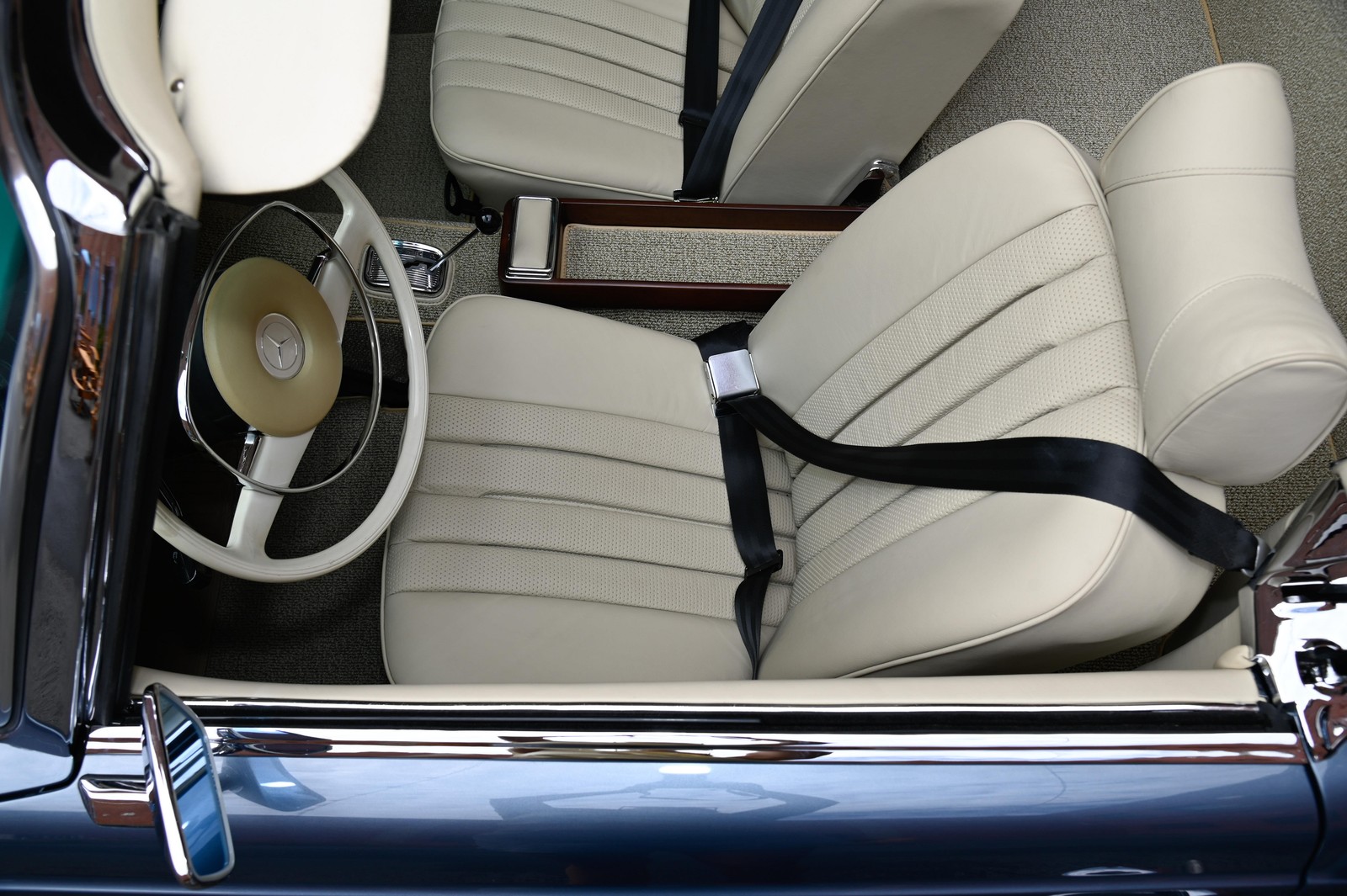 Mercedes-Benz-SL-Class-1968-15