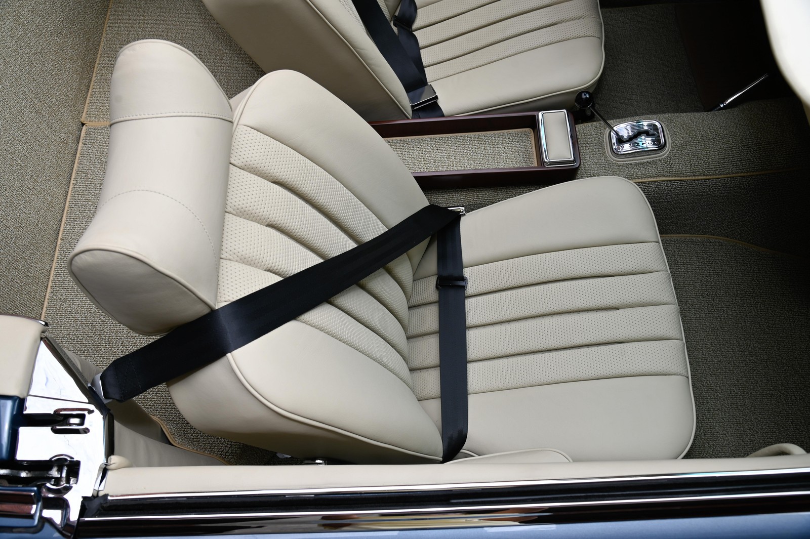 Mercedes-Benz-SL-Class-1968-16