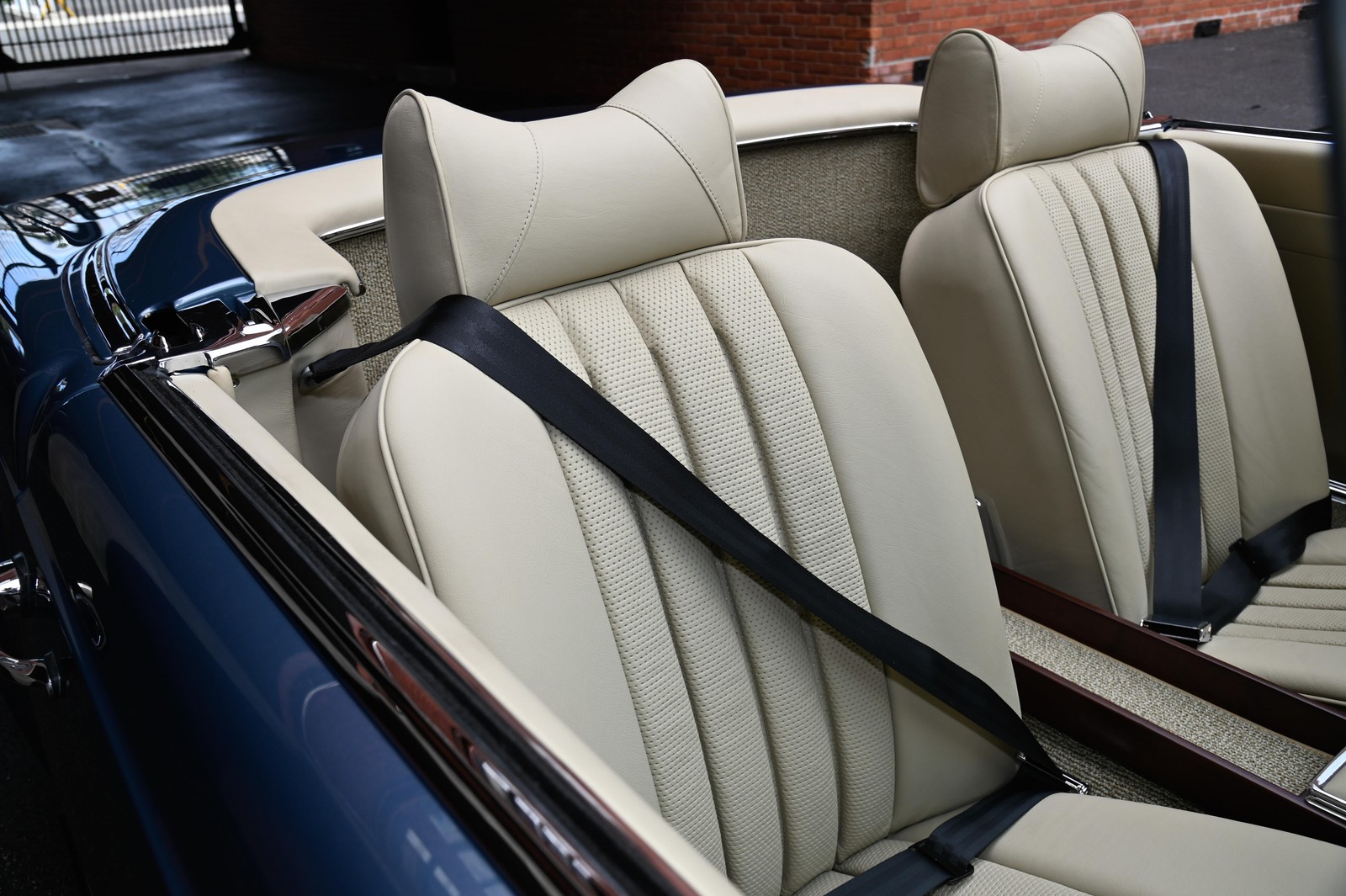 Mercedes-Benz-SL-Class-1968-17