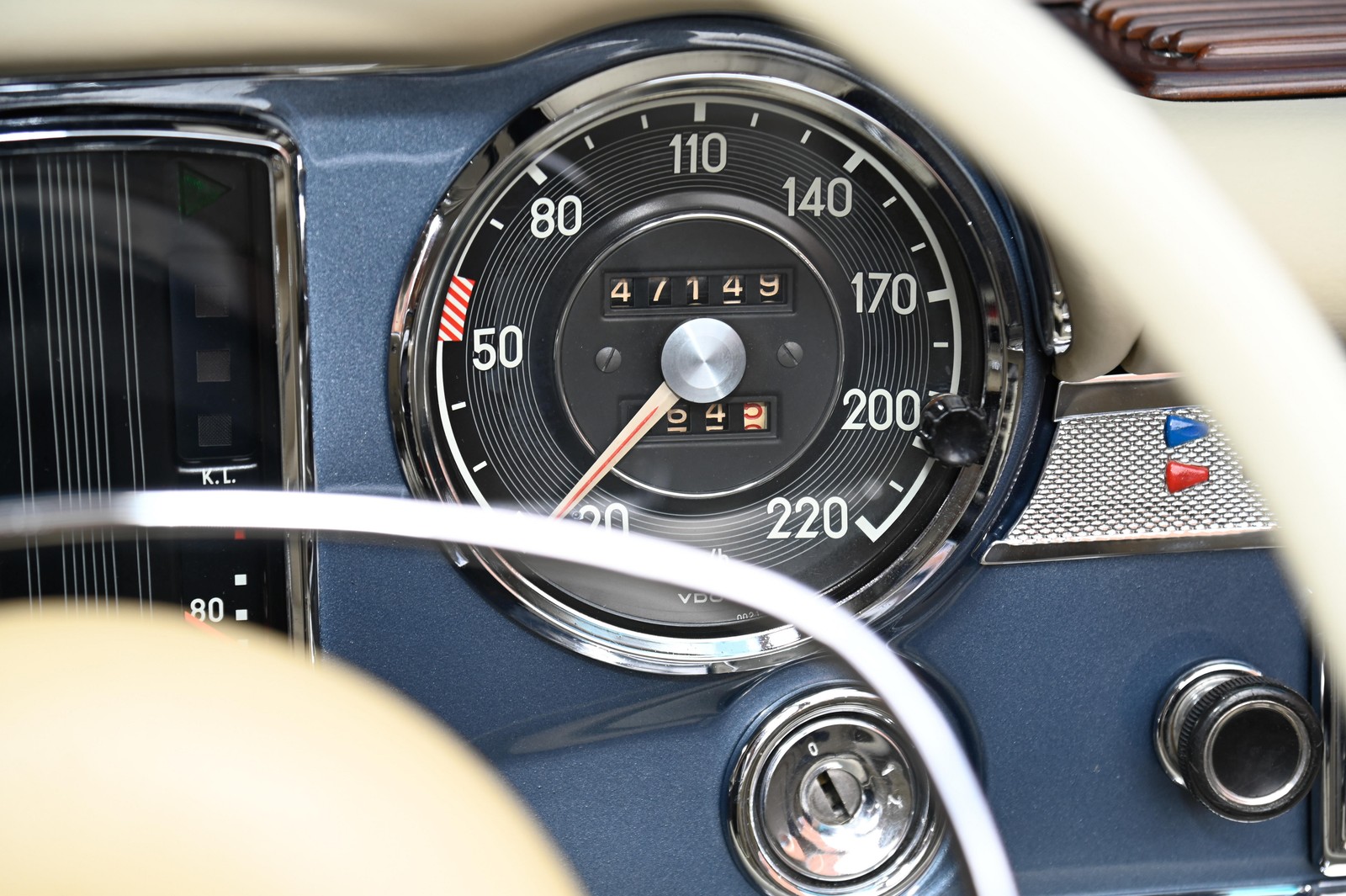 Mercedes-Benz-SL-Class-1968-20