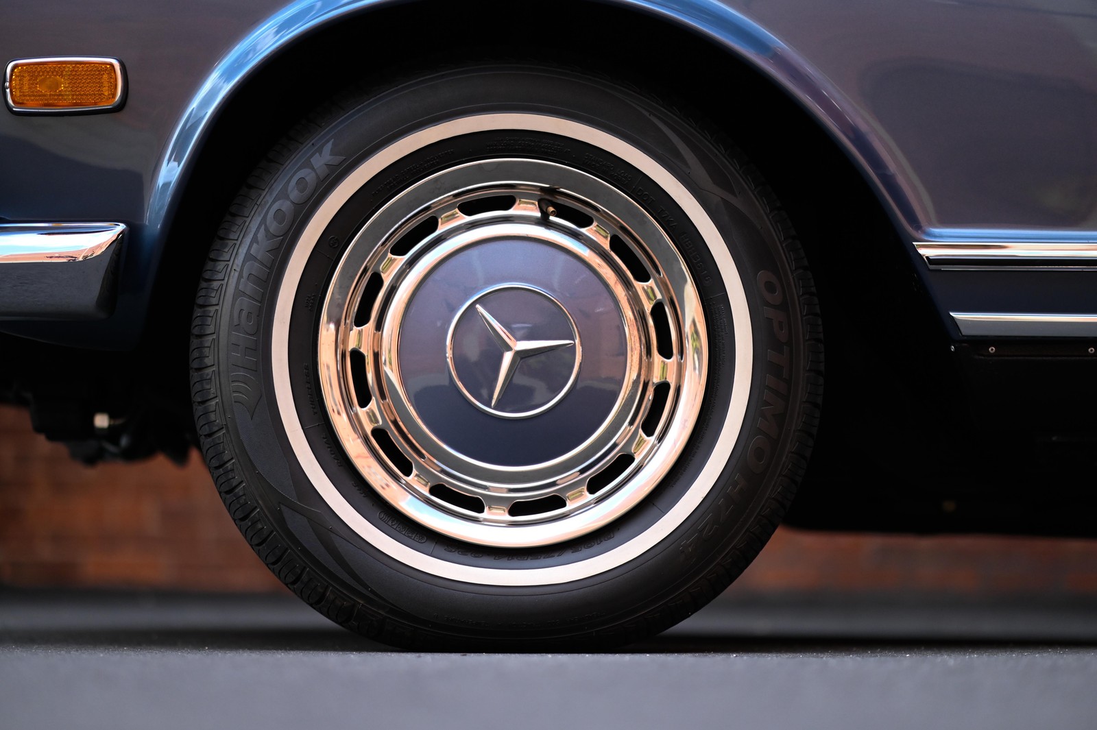 Mercedes-Benz-SL-Class-1968-21