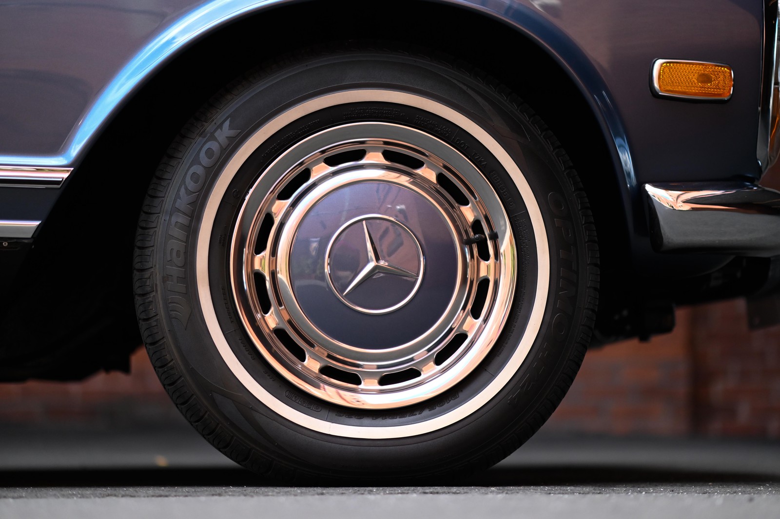 Mercedes-Benz-SL-Class-1968-24
