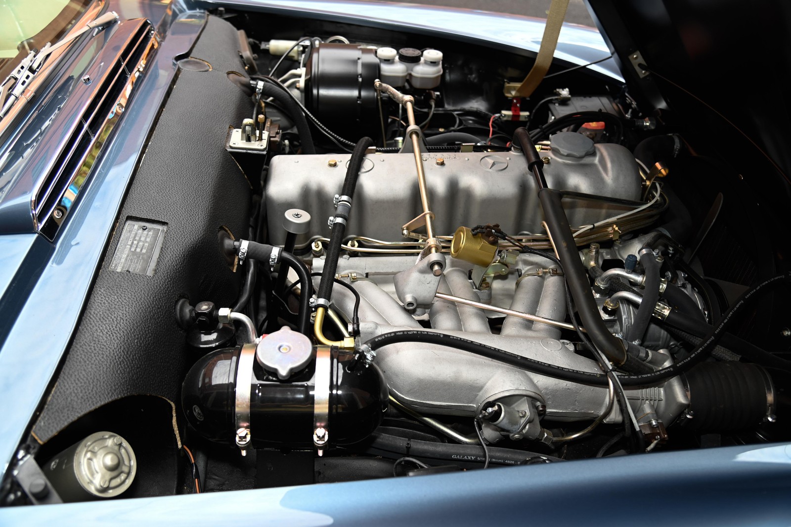 Mercedes-Benz-SL-Class-1968-28
