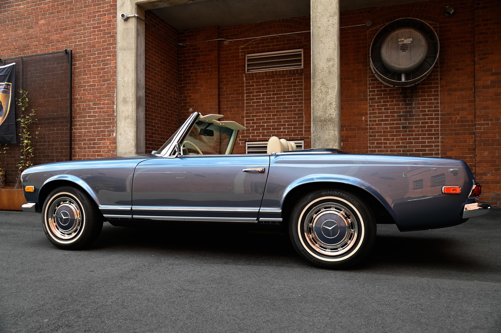 Mercedes-Benz-SL-Class-1968-8