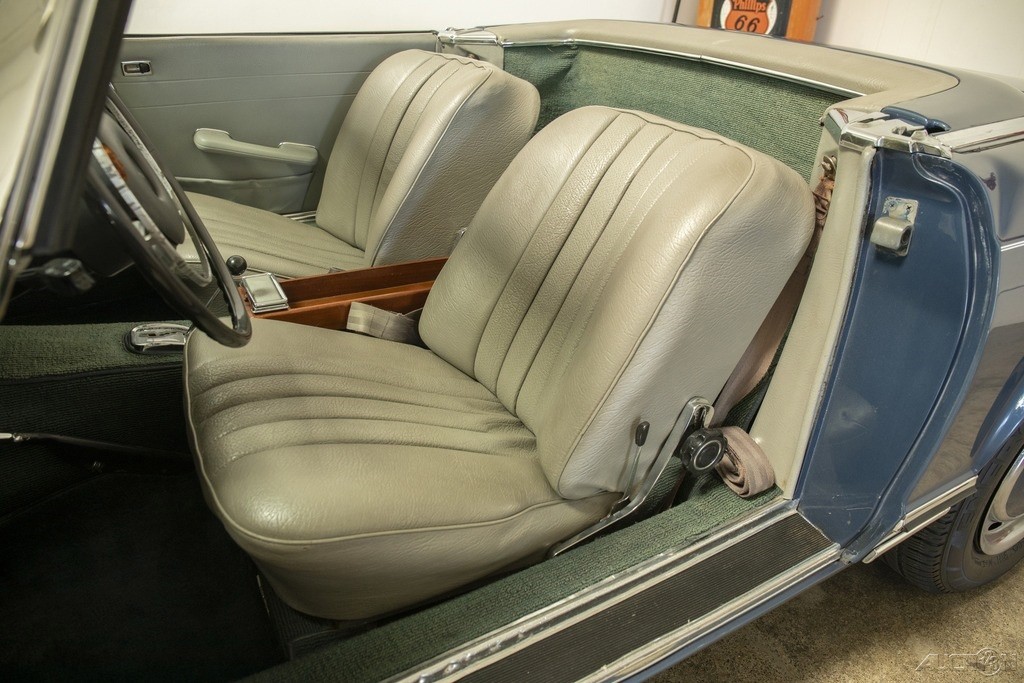 Mercedes-Benz-SL-Class-1968-Convertible-10