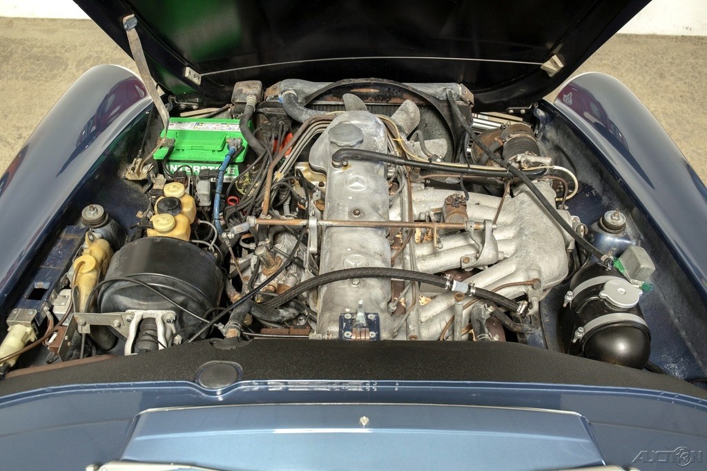 Mercedes-Benz-SL-Class-1968-Convertible-14