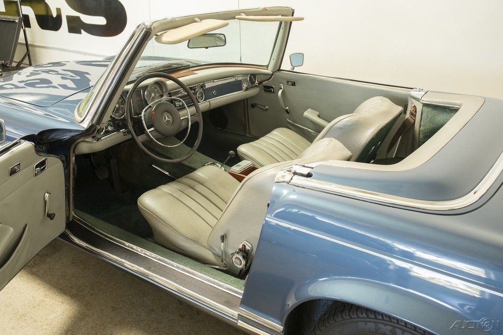 Mercedes-Benz-SL-Class-1968-Convertible-9