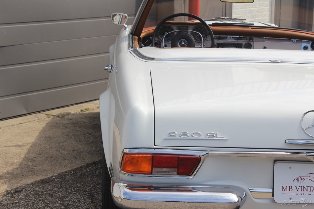 Mercedes-Benz-SL-Class-1971-Convertible-10