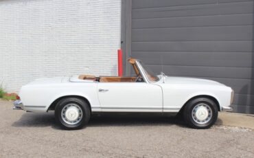 Mercedes-Benz-SL-Class-1971-Convertible-12