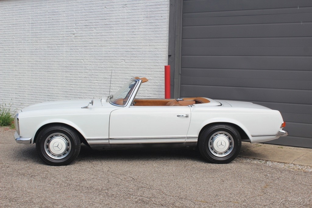 Mercedes-Benz-SL-Class-1971-Convertible-13