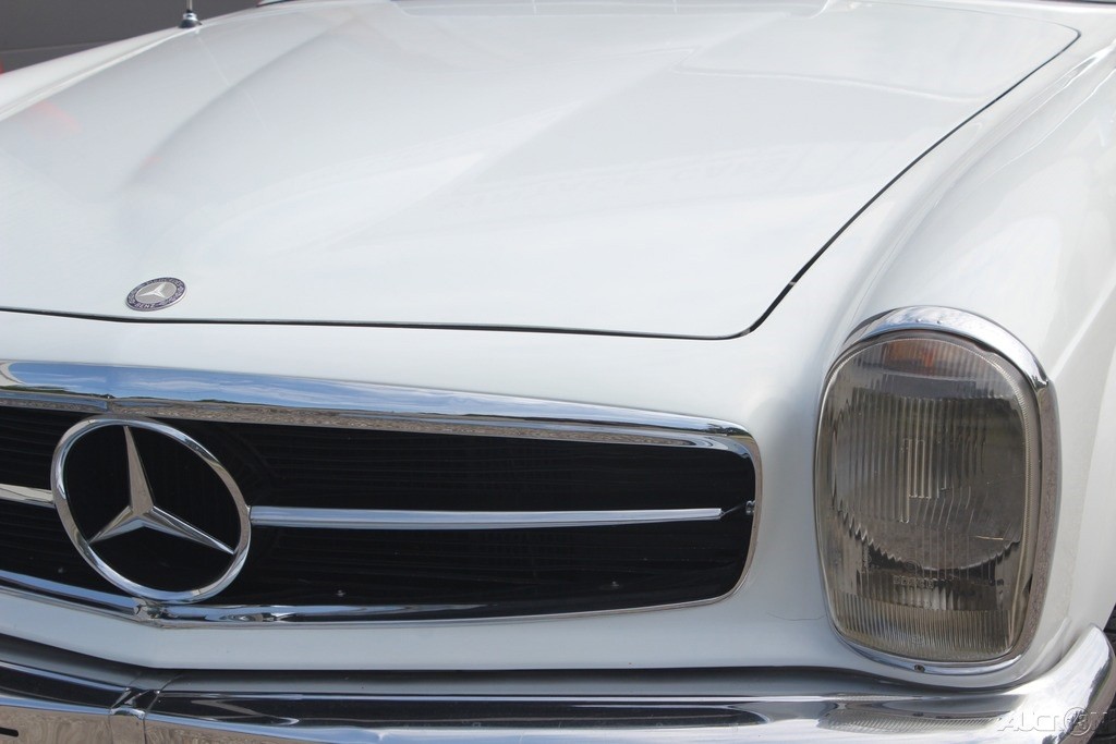 Mercedes-Benz-SL-Class-1971-Convertible-15