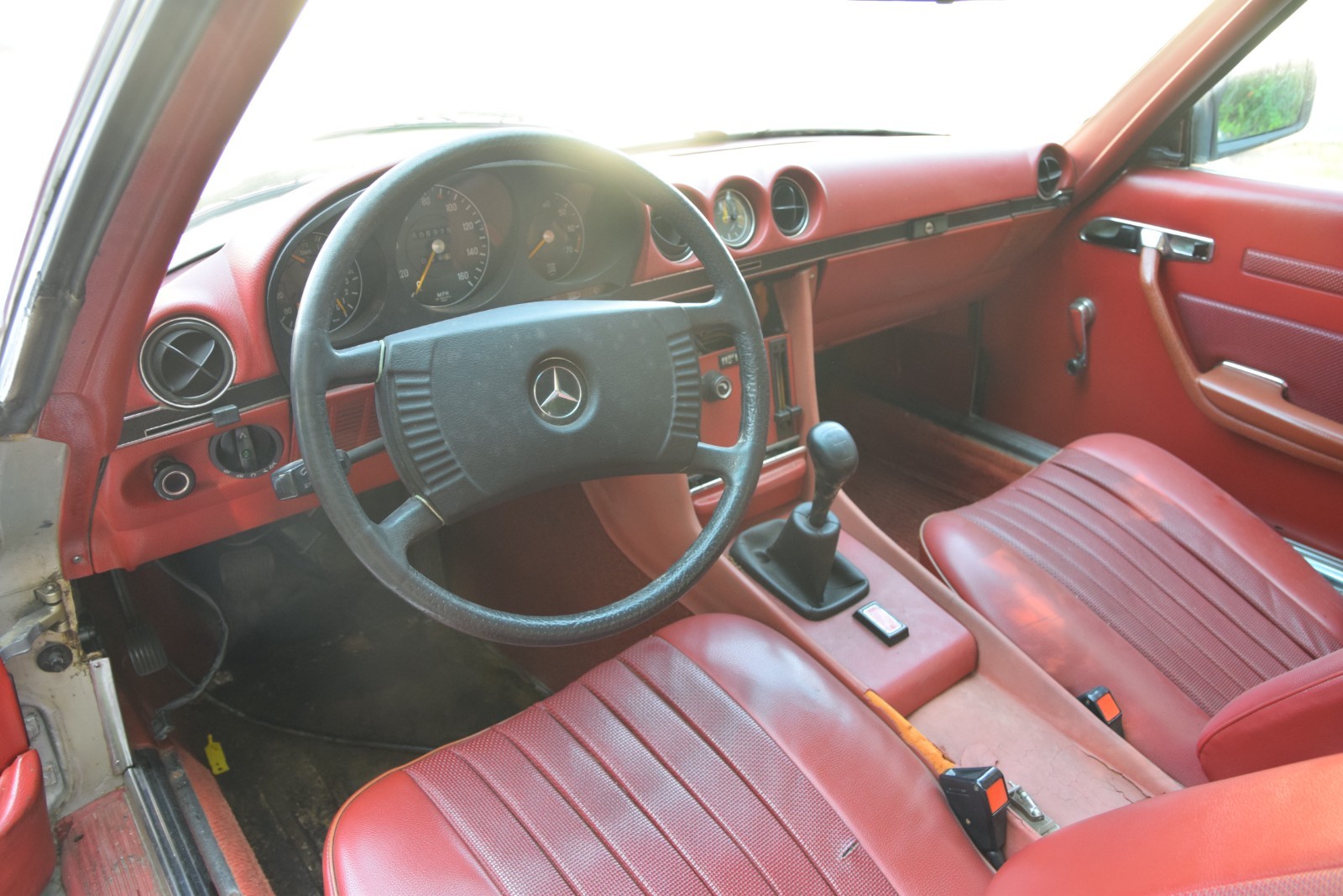 Mercedes-Benz-SL-Class-1971-Convertible-15