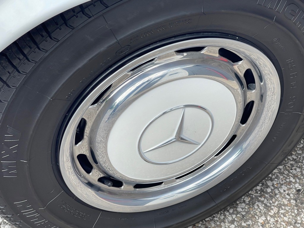 Mercedes-Benz-SL-Class-1971-Convertible-17