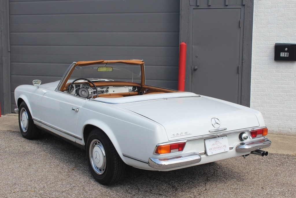 Mercedes-Benz-SL-Class-1971-Convertible-2