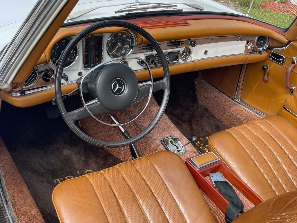 Mercedes-Benz-SL-Class-1971-Convertible-20