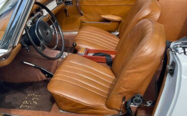 Mercedes-Benz-SL-Class-1971-Convertible-21