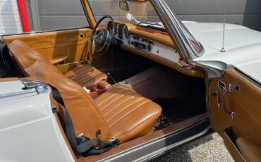 Mercedes-Benz-SL-Class-1971-Convertible-22