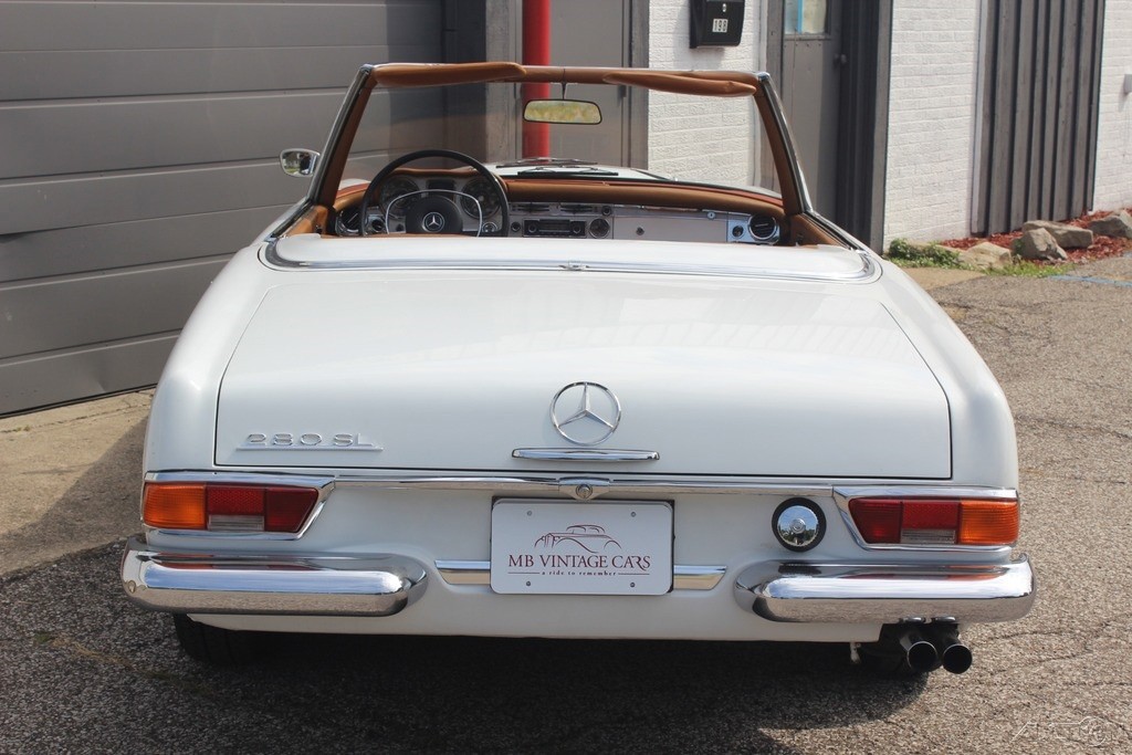 Mercedes-Benz-SL-Class-1971-Convertible-7