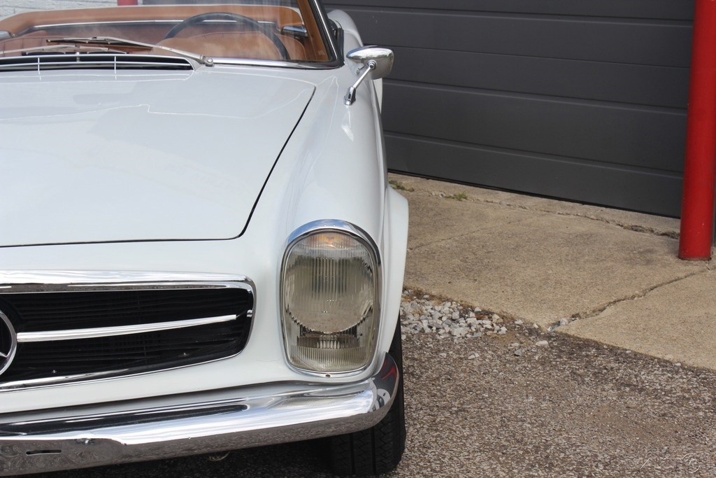 Mercedes-Benz-SL-Class-1971-Convertible-9