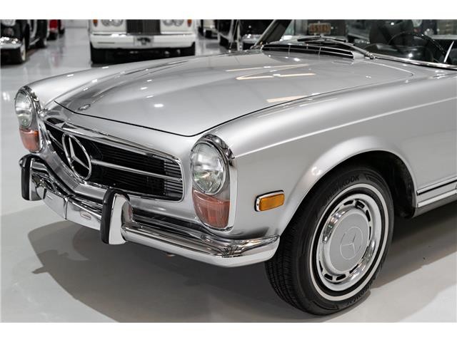 Mercedes-Benz-SL-Class-1971-Roadster-13