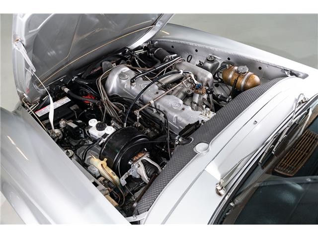 Mercedes-Benz-SL-Class-1971-Roadster-21