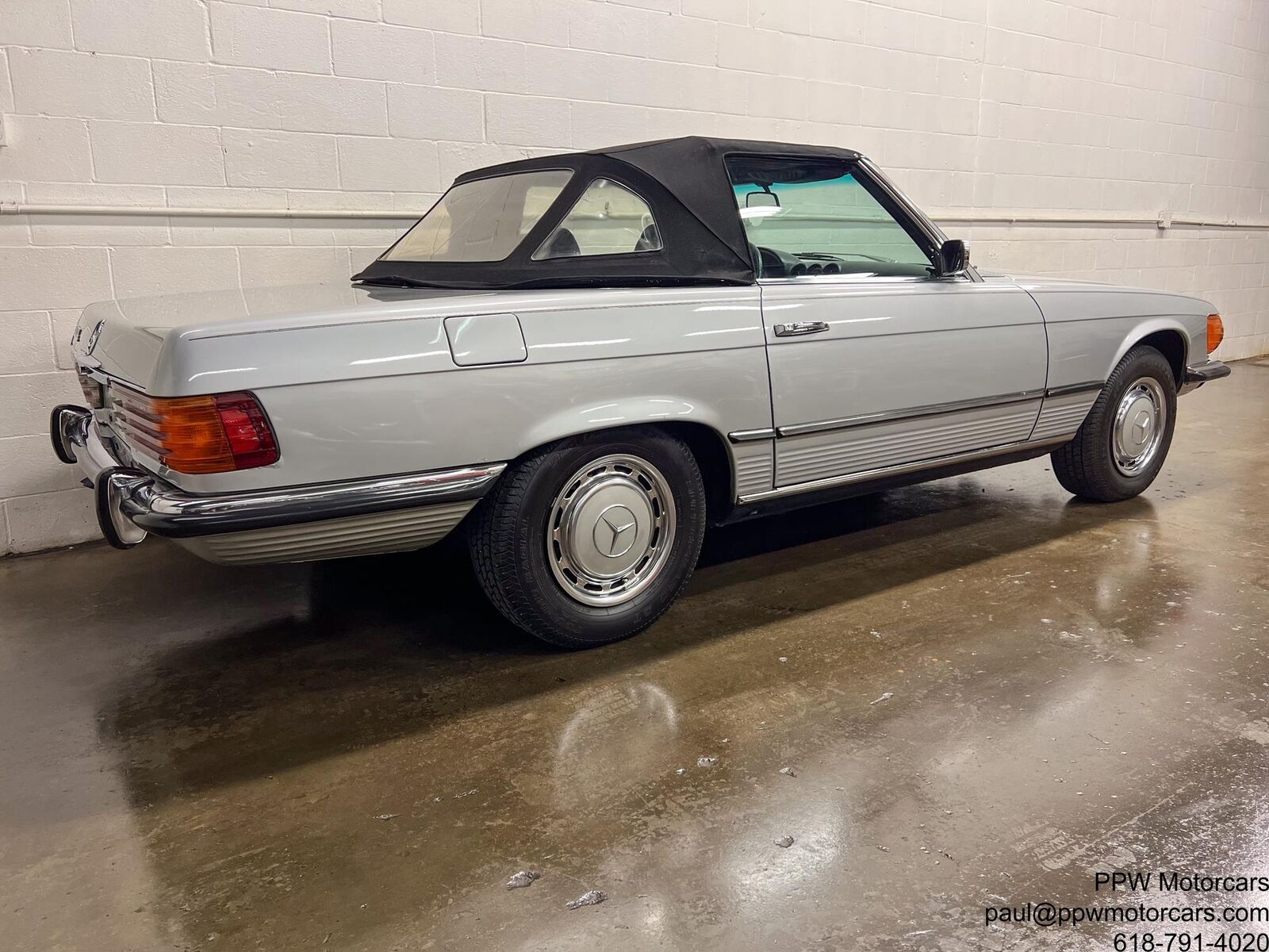 Mercedes-Benz-SL-Class-1972-Convertible-26