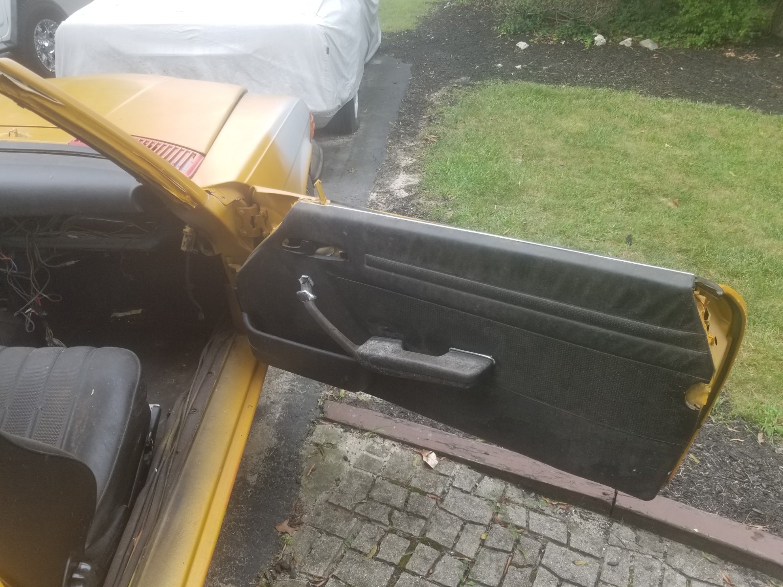 Mercedes-Benz-SL-Class-1975-Convertible-21