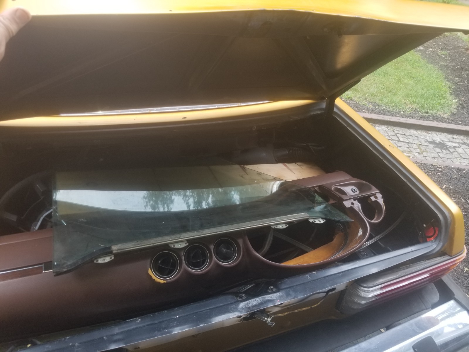 Mercedes-Benz-SL-Class-1975-Convertible-23