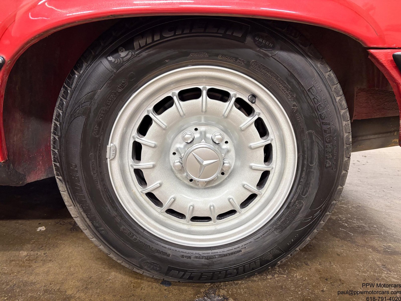 Mercedes-Benz-SL-Class-1977-Convertible-19