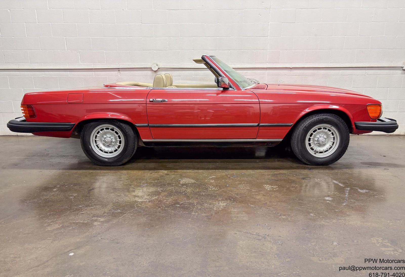 Mercedes-Benz-SL-Class-1977-Convertible-21
