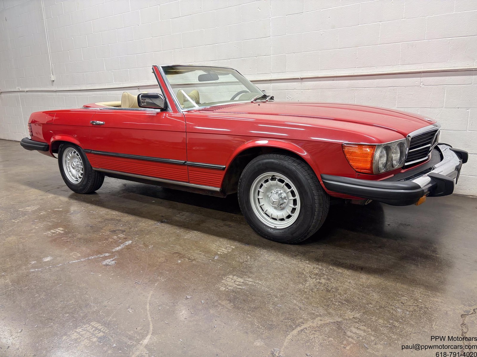 Mercedes-Benz-SL-Class-1977-Convertible-22