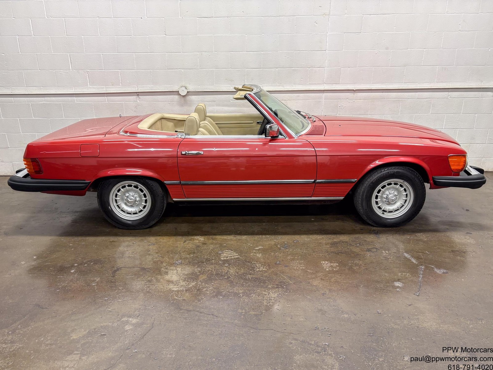 Mercedes-Benz-SL-Class-1977-Convertible-24