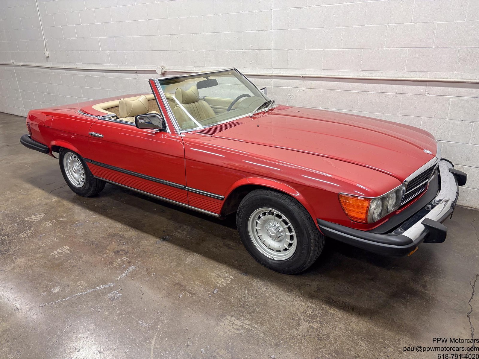Mercedes-Benz-SL-Class-1977-Convertible-25