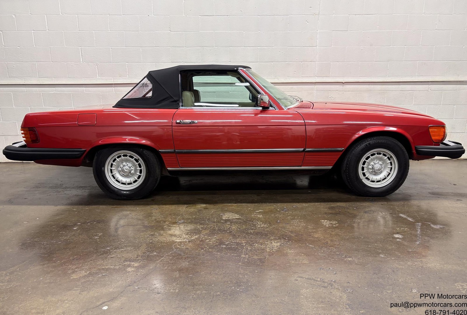Mercedes-Benz-SL-Class-1977-Convertible-27