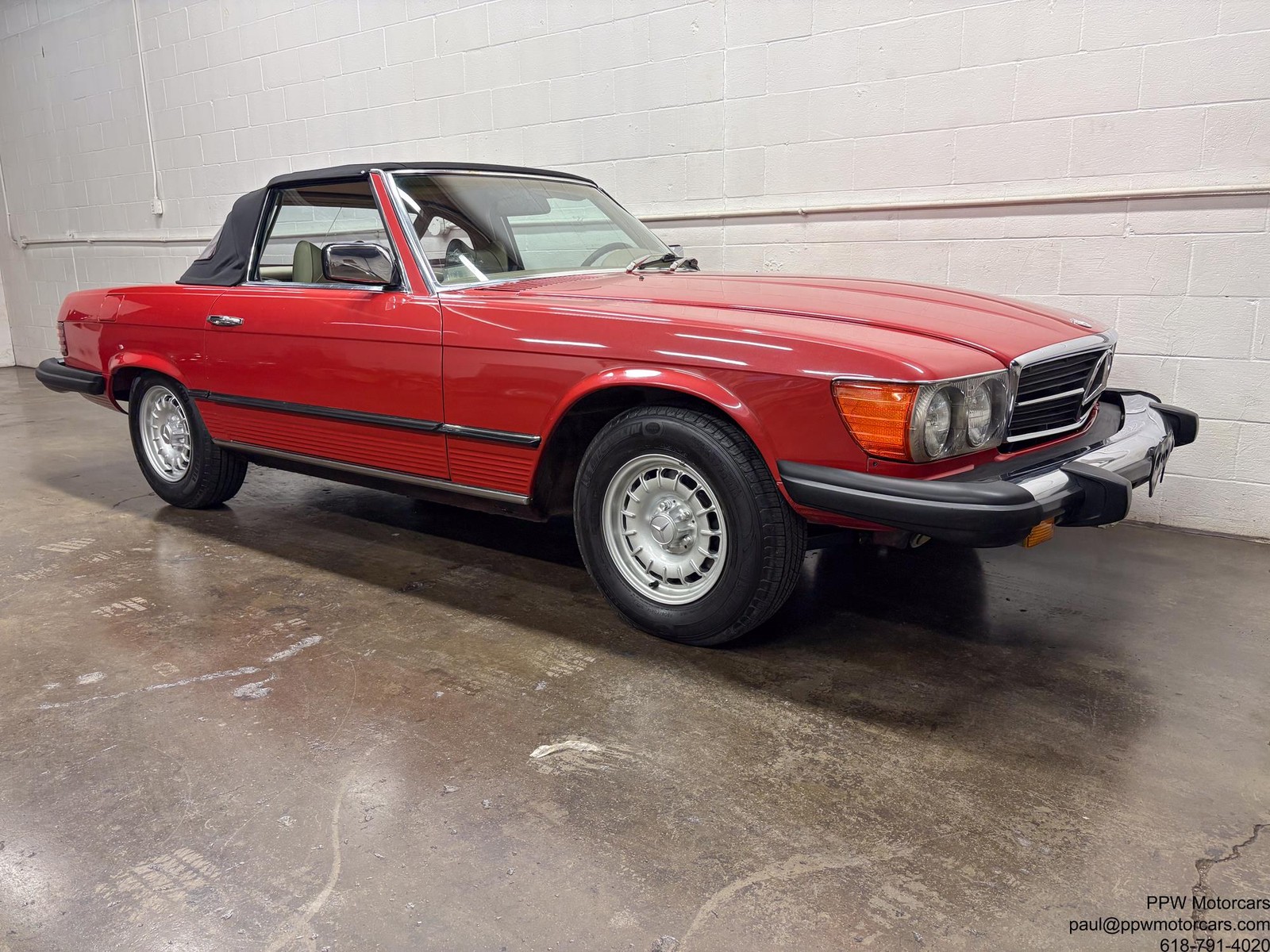 Mercedes-Benz-SL-Class-1977-Convertible-28