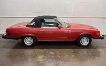 Mercedes-Benz-SL-Class-1977-Convertible-30