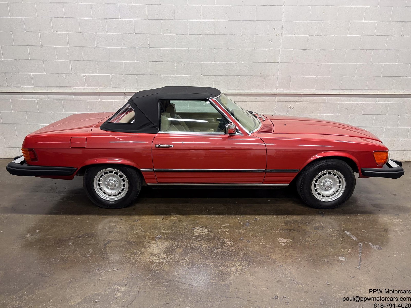 Mercedes-Benz-SL-Class-1977-Convertible-30