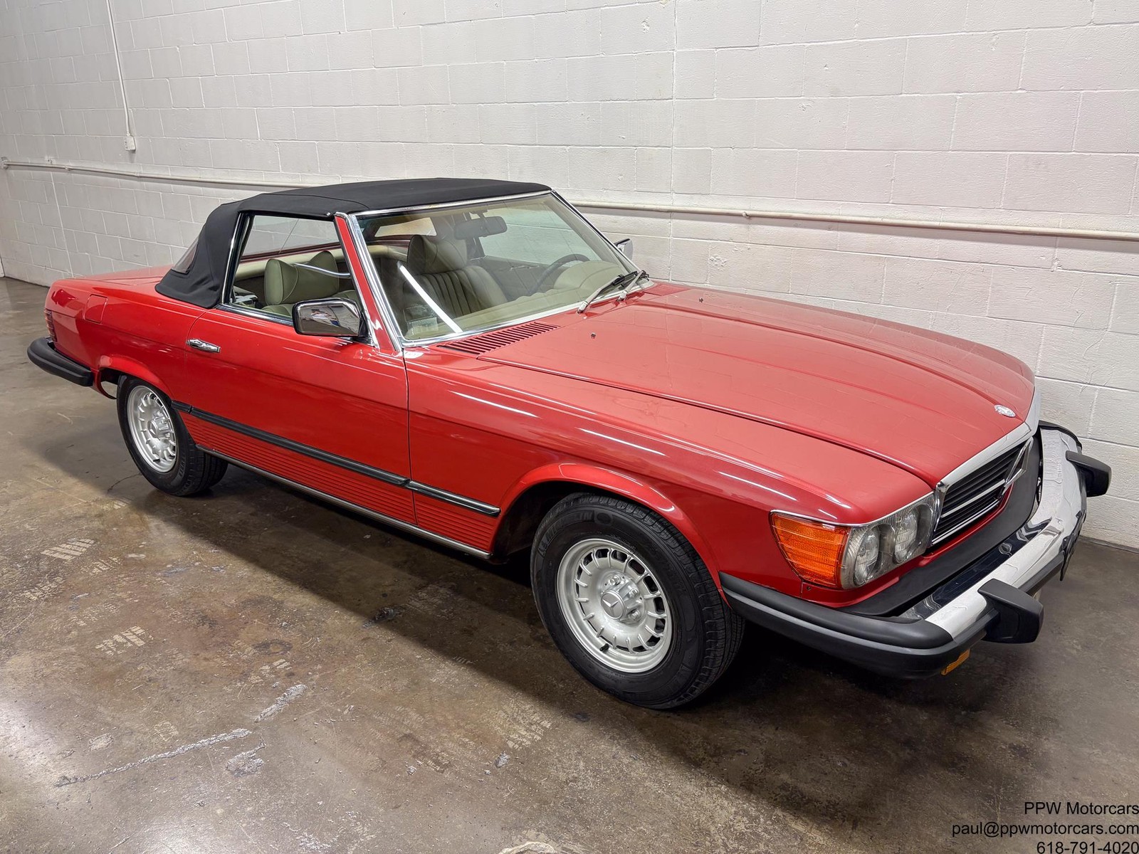 Mercedes-Benz-SL-Class-1977-Convertible-31
