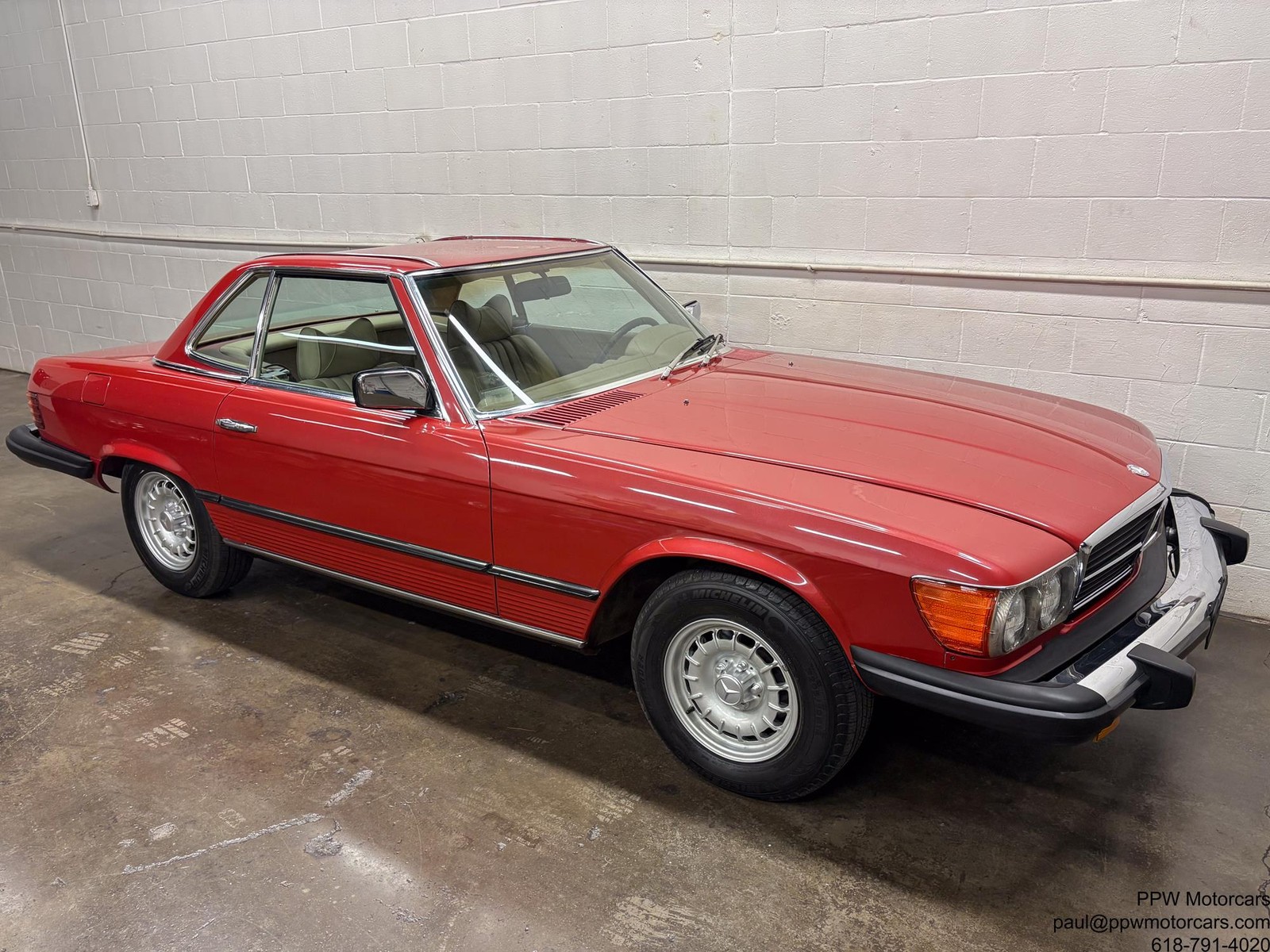 Mercedes-Benz-SL-Class-1977-Convertible-37