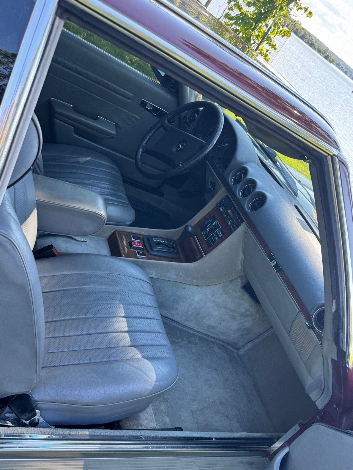 Mercedes-Benz-SL-Class-1981-Convertible-12