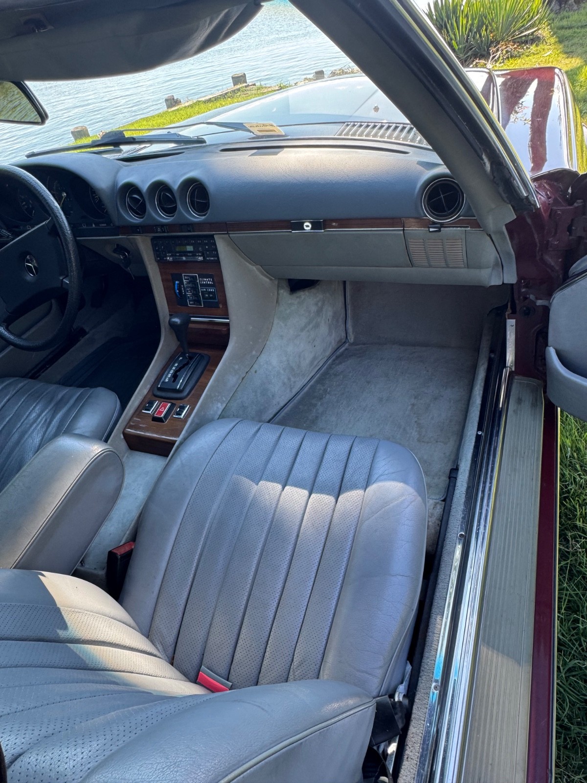 Mercedes-Benz-SL-Class-1981-Convertible-13