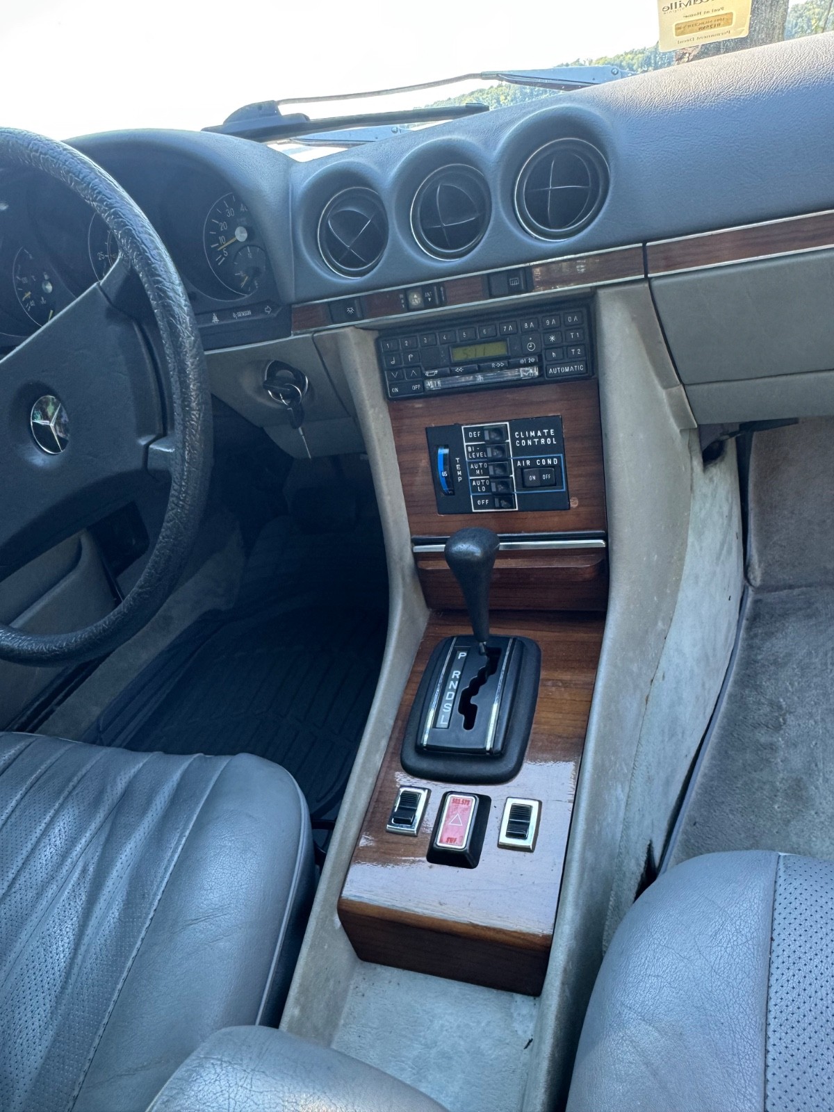Mercedes-Benz-SL-Class-1981-Convertible-14