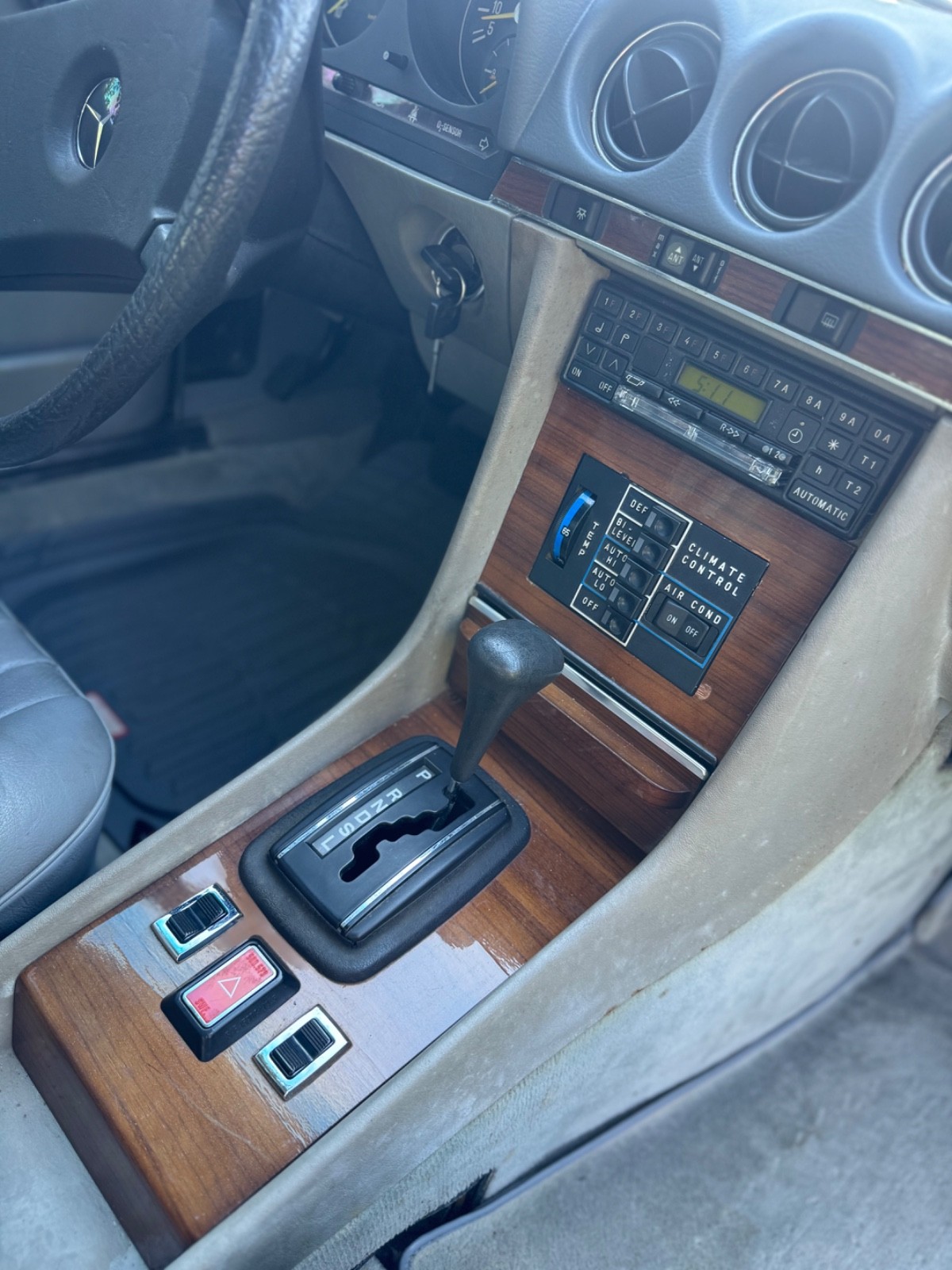 Mercedes-Benz-SL-Class-1981-Convertible-16
