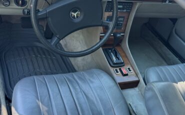 Mercedes-Benz-SL-Class-1981-Convertible-17