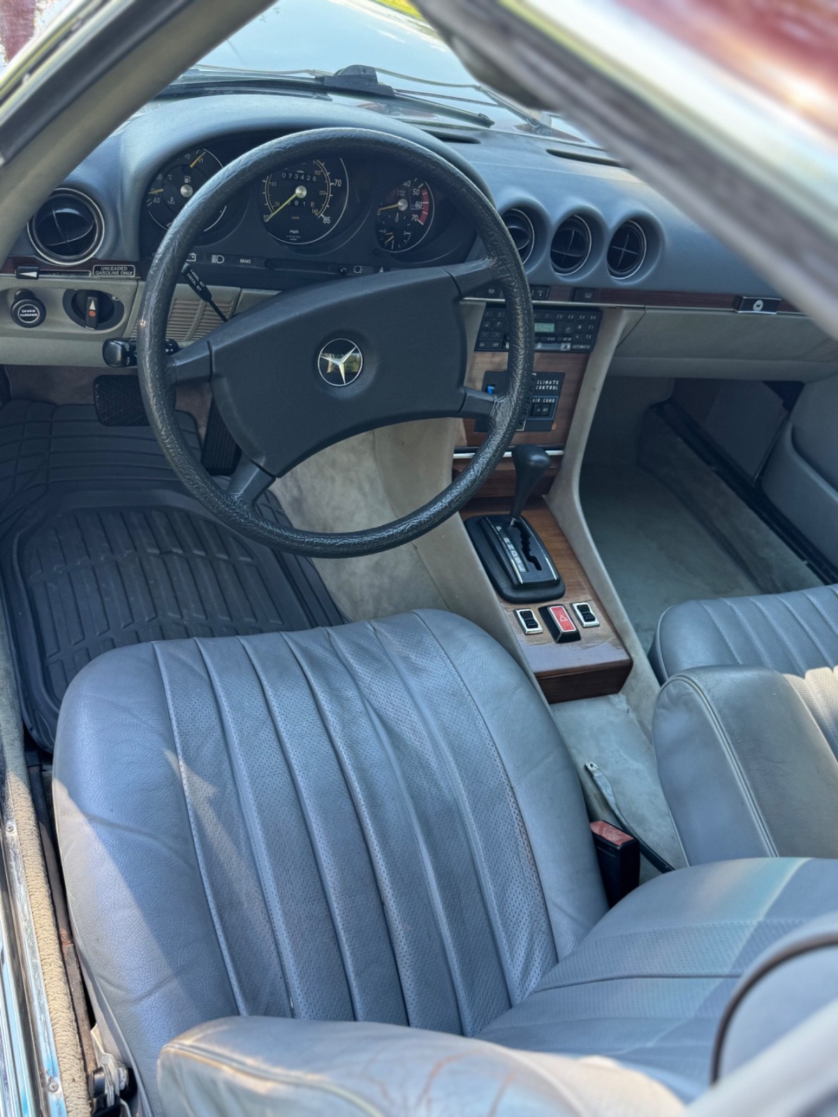 Mercedes-Benz-SL-Class-1981-Convertible-17