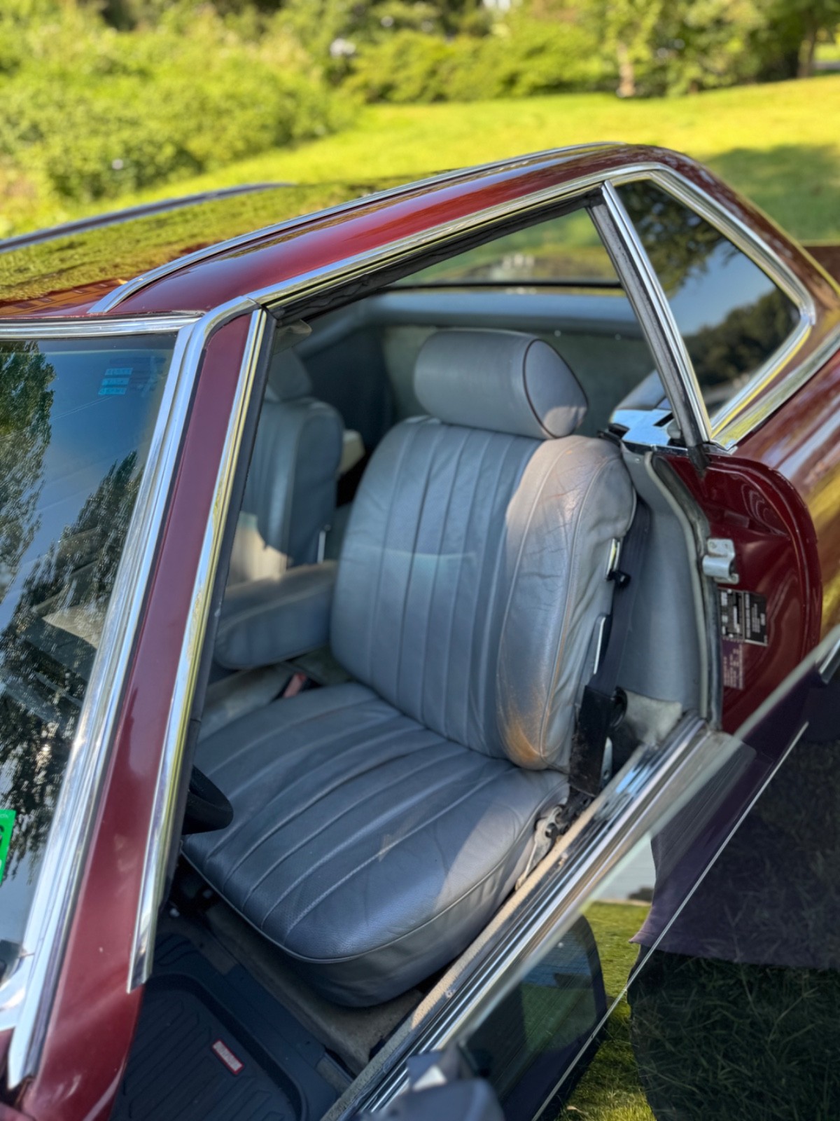 Mercedes-Benz-SL-Class-1981-Convertible-19