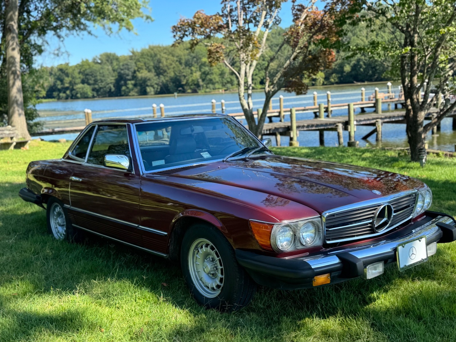 Mercedes-Benz-SL-Class-1981-Convertible-25