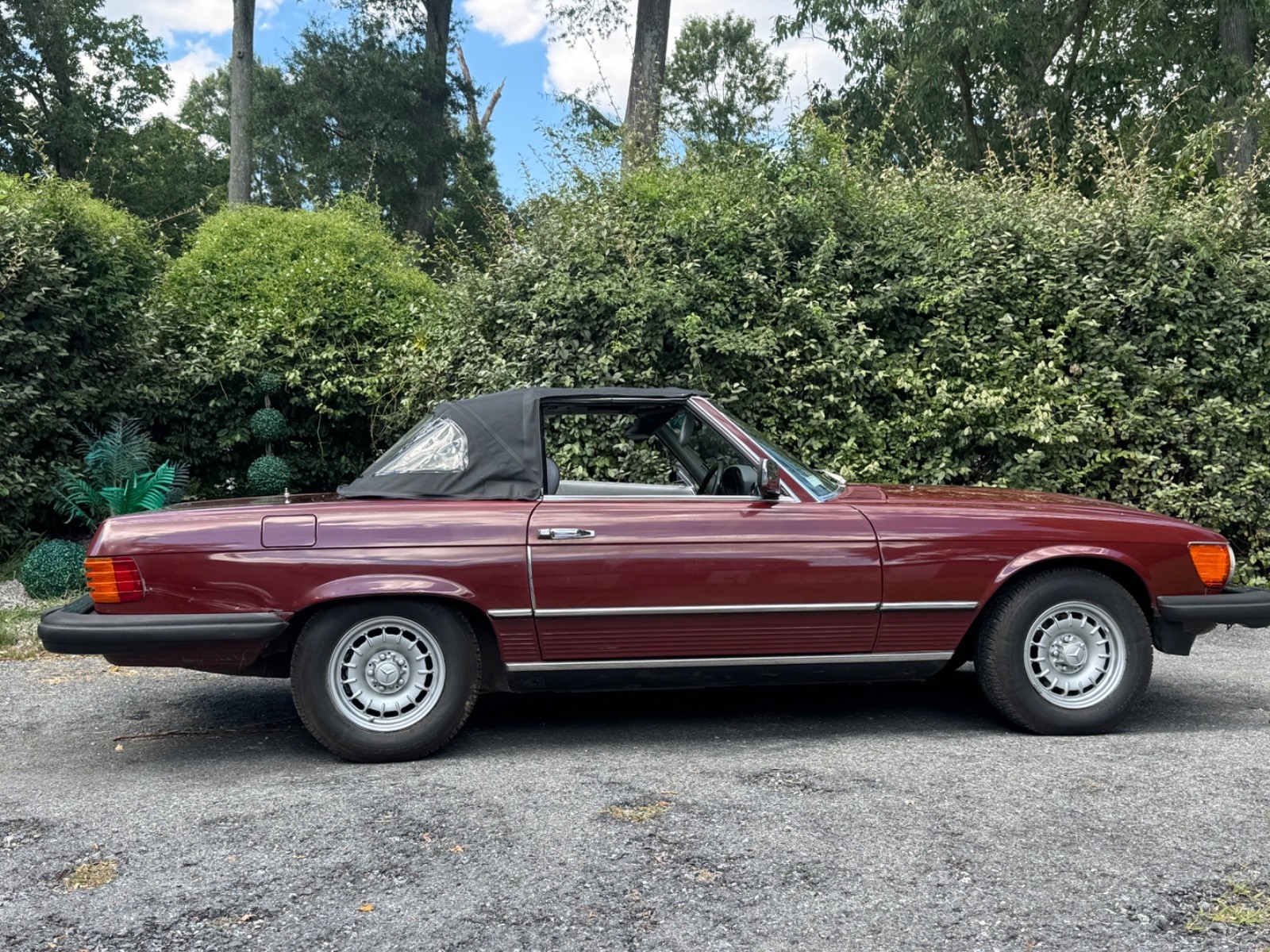 Mercedes-Benz-SL-Class-1981-Convertible-34