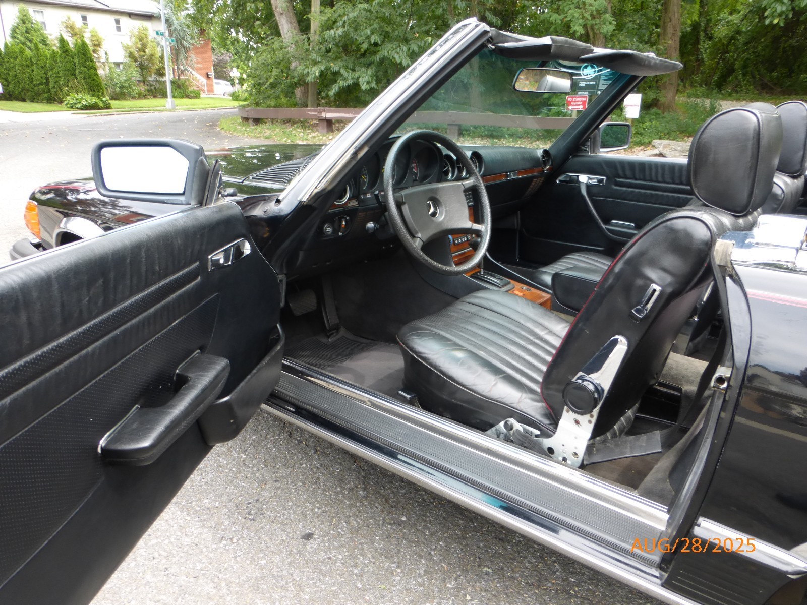 Mercedes-Benz-SL-Class-1982-Convertible-15