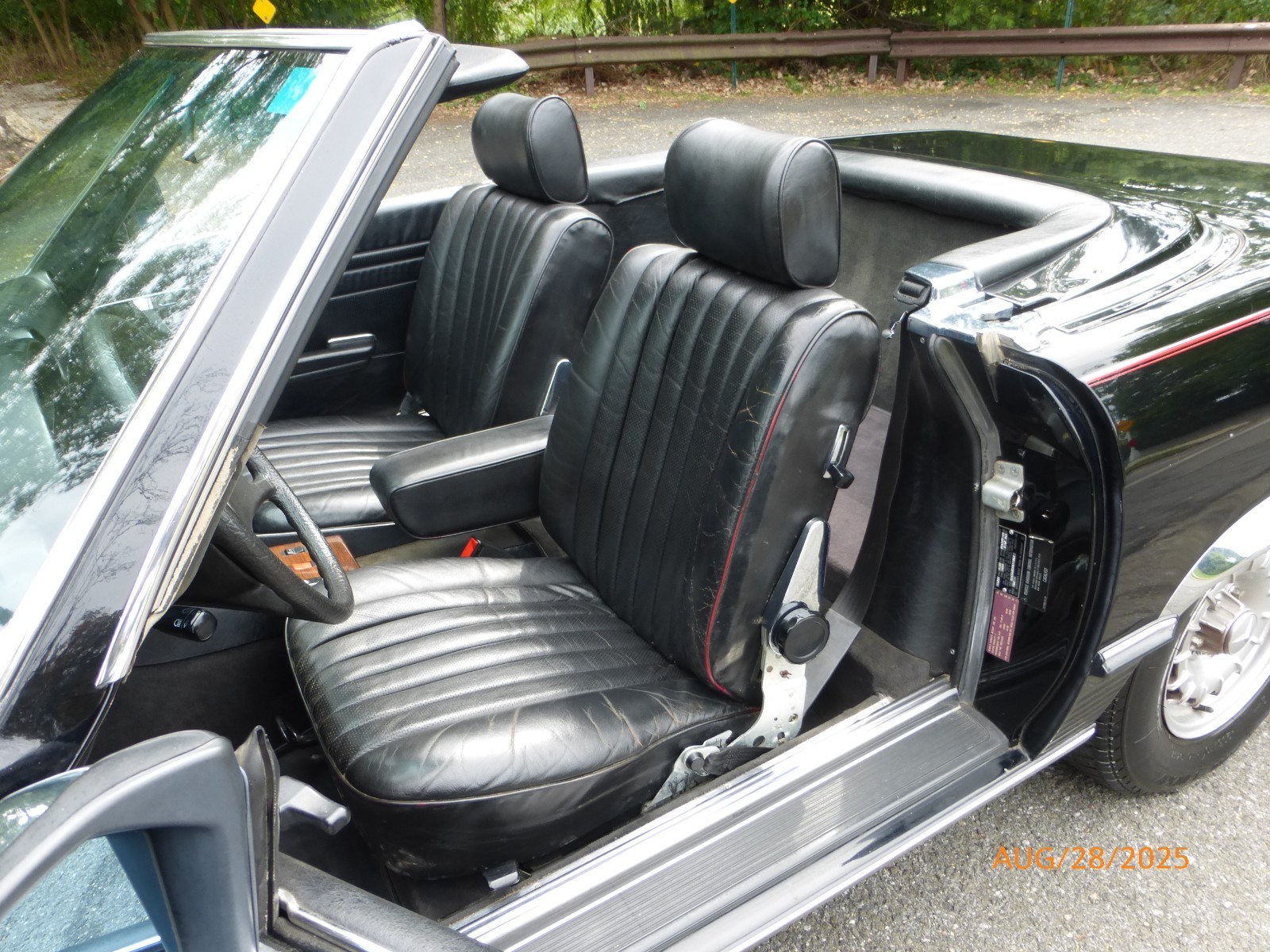 Mercedes-Benz-SL-Class-1982-Convertible-16